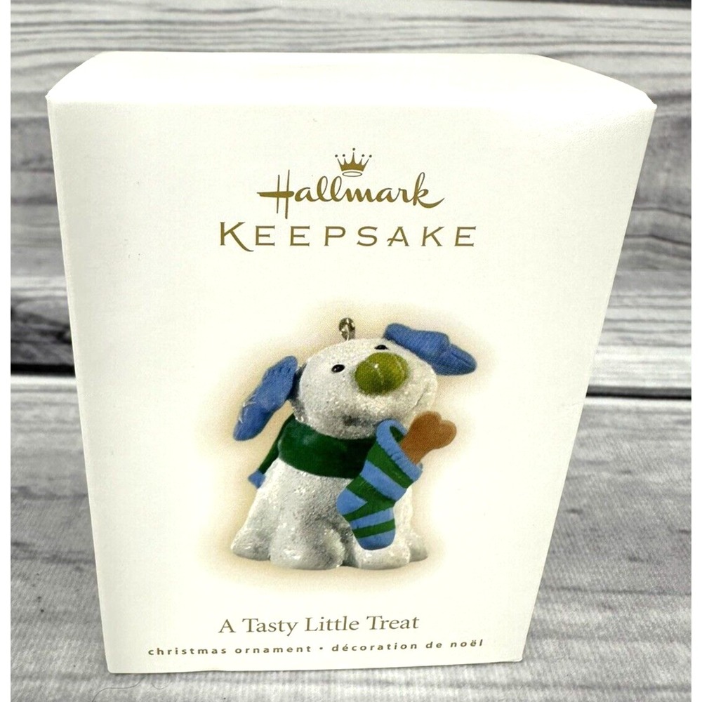 Hallmark‎ Keepsake Ornament 2009 A TASTY LITTLE TREAT  DOG